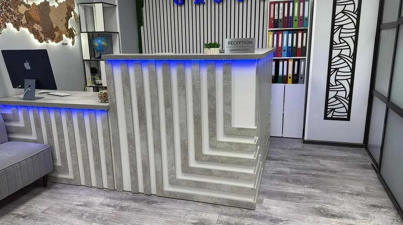 Рецепція з синьою вставкою